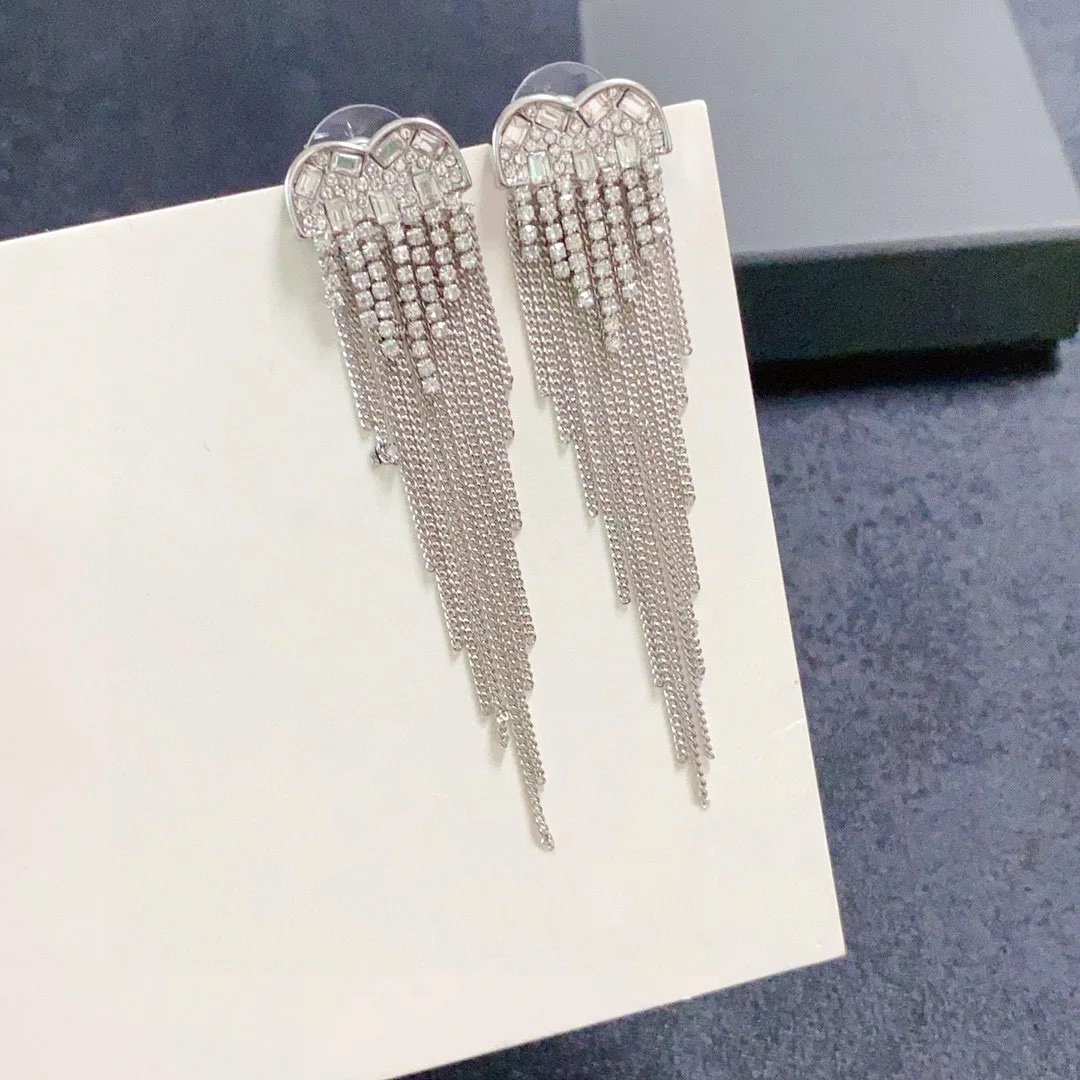 Luxurious design Silver Heart Tassel Earrings High-end Full Diamond Long Earrings Women's Accessories
Luxurious design Silver Heart Tassel Earrings High-end Full Diamond Long Earrings Women's Accessories