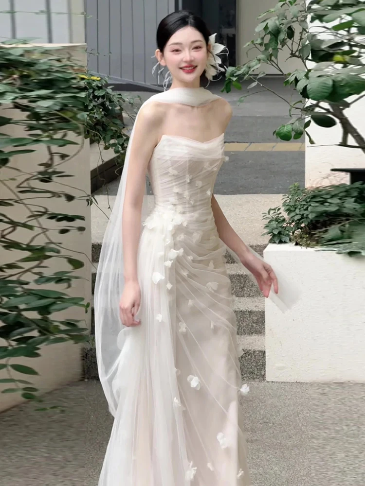 Elegant Floral Bridal Gown Korean Style Zipper Backless Long Dress for Outdoor Lawn Wedding Ceremony And Reception
Elegant Floral Bridal Gown Korean Style Zipper Backless Long Dress for Outdoor Lawn Wedding Ceremony And Reception