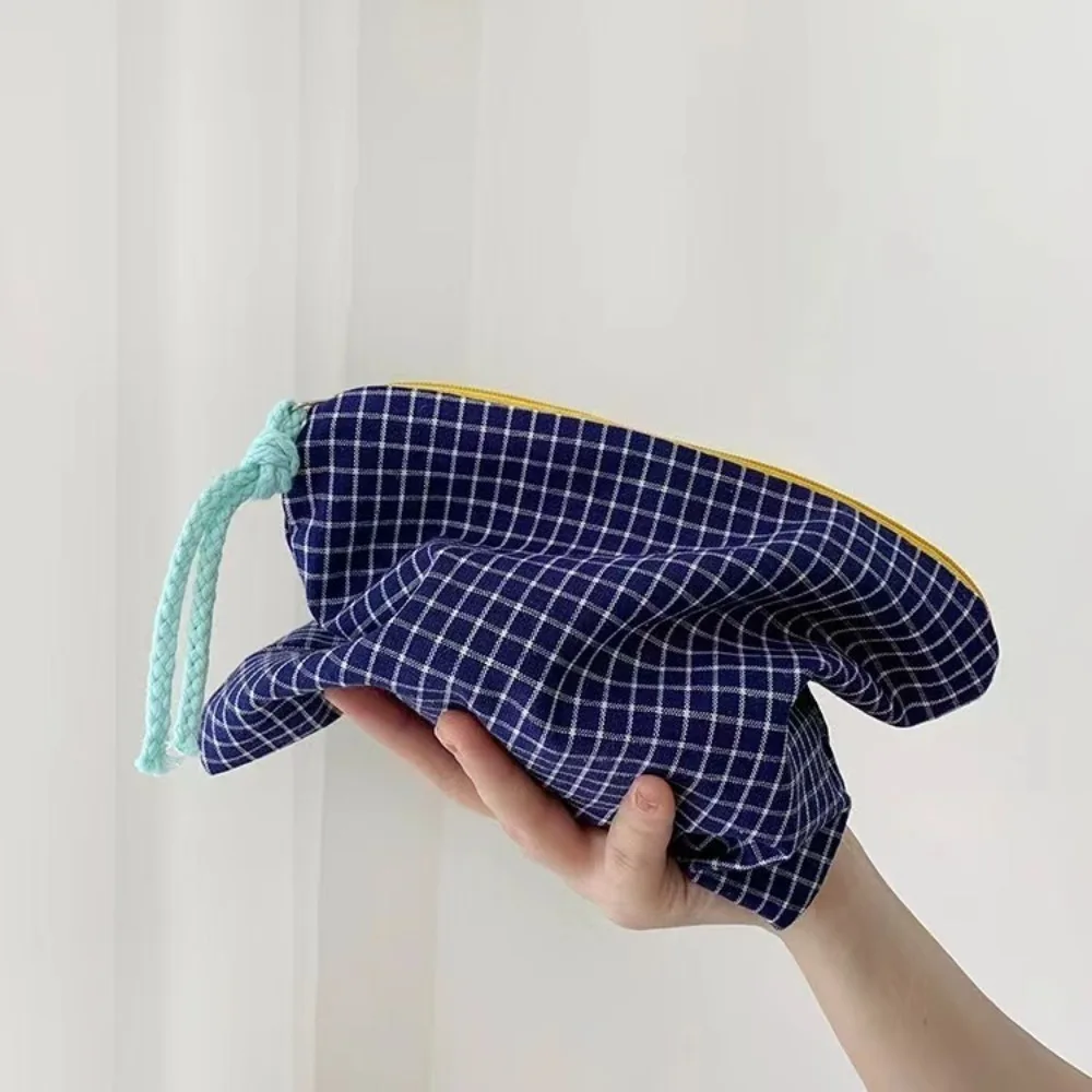 Fashion Retro Makeup Bag Large Capacity Plaid Travel Toiletries Pouch Portable with Zipper Cosmetic Bag
Fashion Retro Makeup Bag Large Capacity Plaid Travel Toiletries Pouch Portable with Zipper Cosmetic Bag