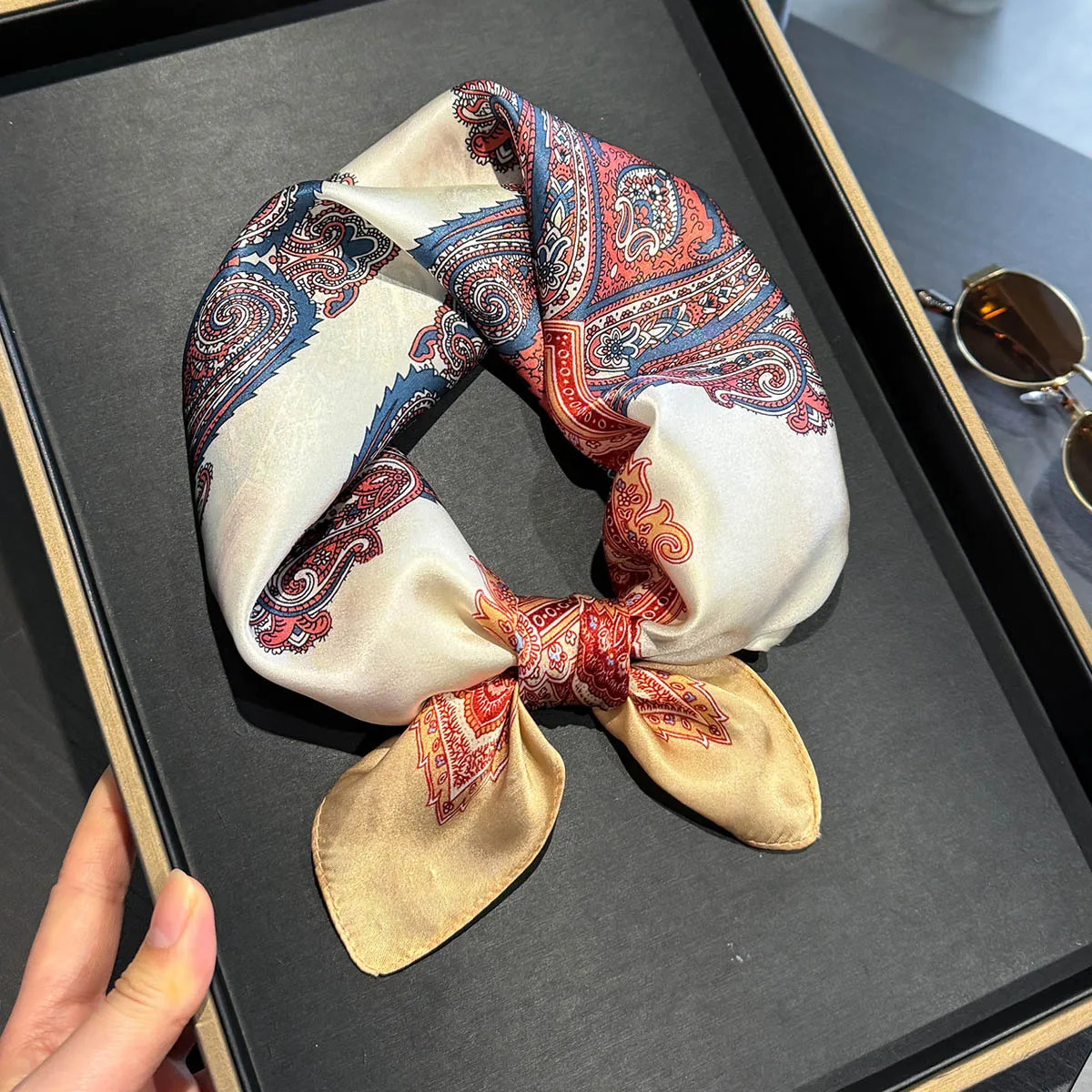 2025 Print 53cm 100% Silk Square Scarf Women Soft Hairbands Neckerchief Decorate Hijab Headband Foulard Neck Tie Scarves
2025 Print 53cm 100% Silk Square Scarf Women Soft Hairbands Neckerchief Decorate Hijab Headband Foulard Neck Tie Scarves