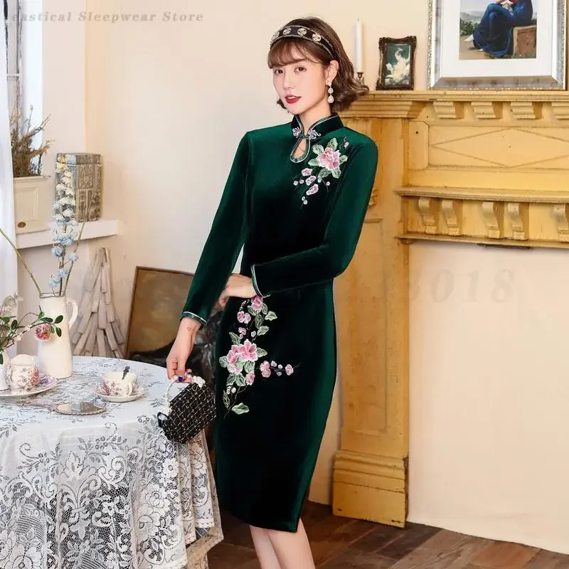 Large Size 4XL Long Sleeved Dress Embroidered Flower Qipao Autumn Winter Velvet Thick Cheongsam Chinese Style Traditional Dress
Large Size 4XL Long Sleeved Dress Embroidered Flower Qipao Autumn Winter Velvet Thick Cheongsam Chinese Style Traditional Dress