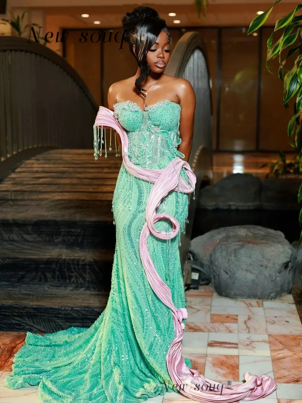 Африканские вечерние платья Aso Ebi мятно-зеленого цвета с розовой 3D-плиссированной лентой, индивидуальные свадебные и праздничные платья с цветочным узором и бисером
Африканские вечерние платья Aso Ebi мятно-зеленого цвета с розовой 3D-плиссированной лентой, индивидуальные свадебные и праздничные платья с цветочным узором и бисером