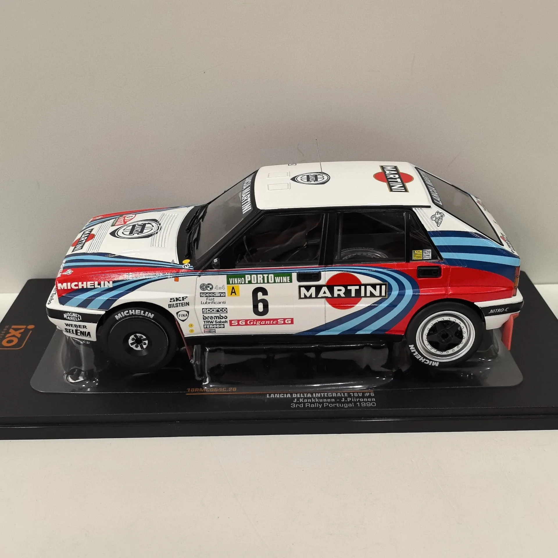 Литье под давлением IXO масштаб 1/18 LANCIA DELTA INTEGRALE 16V # Модель автомобиля из сплава Lancia 6, 1990 г., Коллекционная игрушка, подарок, сувенир, витрина, орнамент
Литье под давлением IXO масштаб 1/18 LANCIA DELTA INTEGRALE 16V # Модель автомобиля из сплава Lancia 6, 1990 г., Коллекционная игрушка, подарок, сувенир, витрина, орнамент