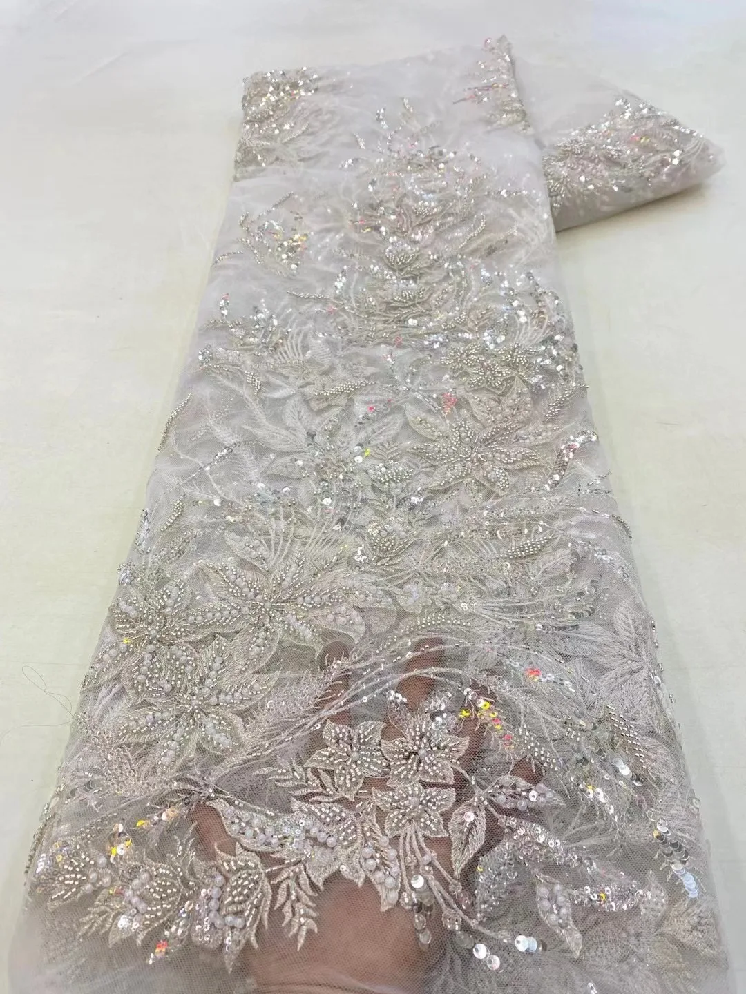 2023 new high quality beads exquisite flower bead tube sequin embroidery, European and American fashion bead tube fabric/5yards
2023 new high quality beads exquisite flower bead tube sequin embroidery, European and American fashion bead tube fabric/5yards