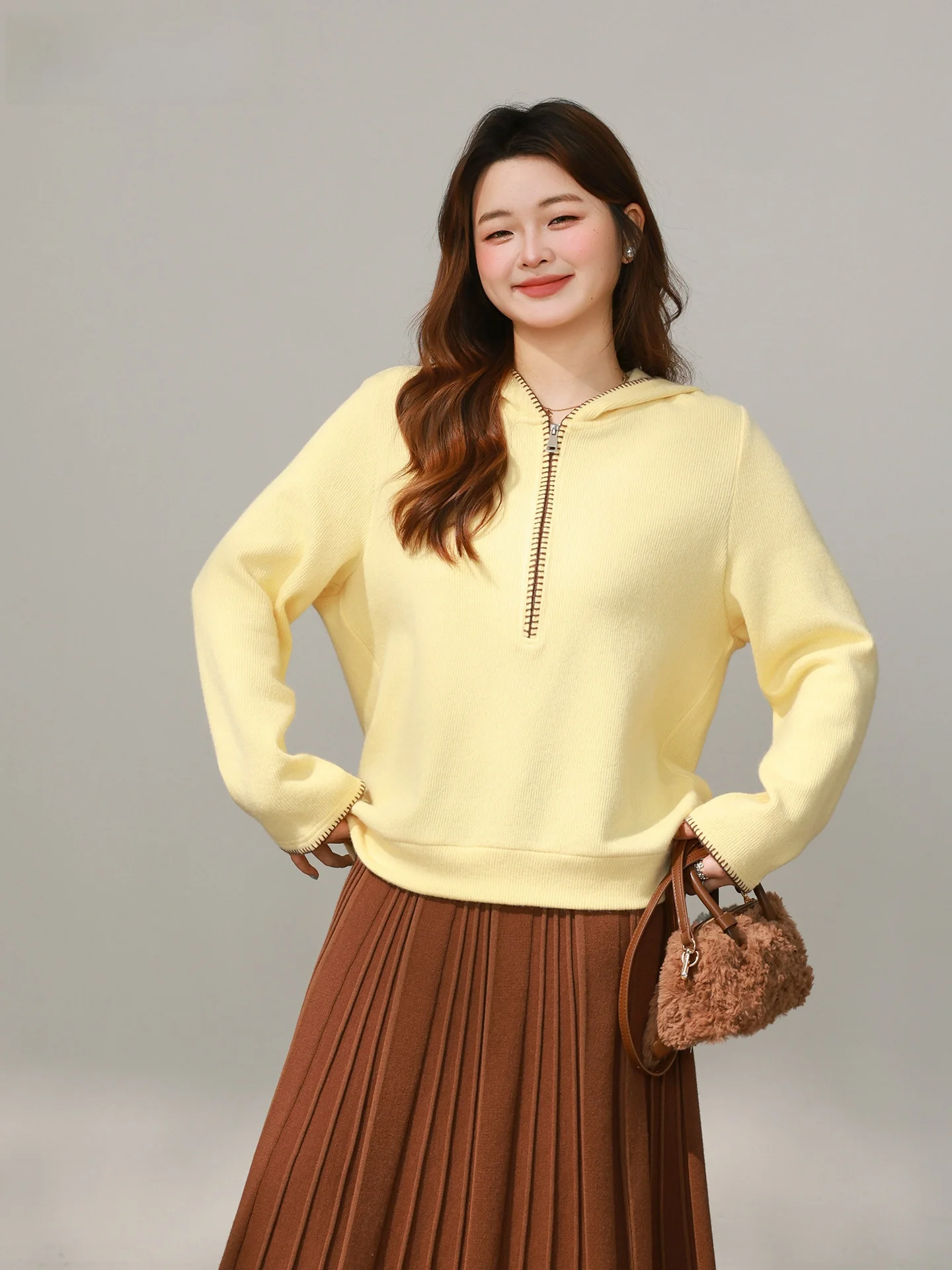 Зимний вязаный свитер большого размера с капюшоном, молнией и вышивкой для женщин, повседневный, с цветными блоками, удобный крой
Зимний вязаный свитер большого размера с капюшоном, молнией и вышивкой для женщин, повседневный, с цветными блоками, удобный крой