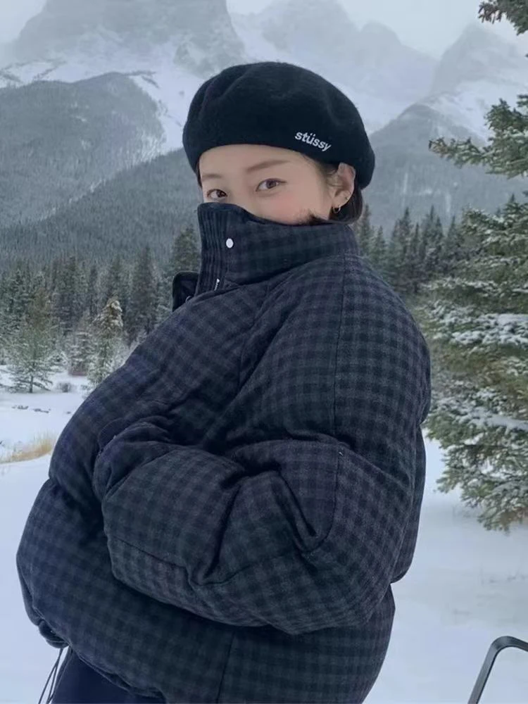 Женская куртка-пуховик в клетку, осенне-зимняя, новая, в стиле ретро, с цветными вставками, тонкая, для повседневной носки, прямого кроя...
Женская куртка-пуховик в клетку, осенне-зимняя, новая, в стиле ретро, с цветными вставками, тонкая, для повседневной носки, прямого кроя...