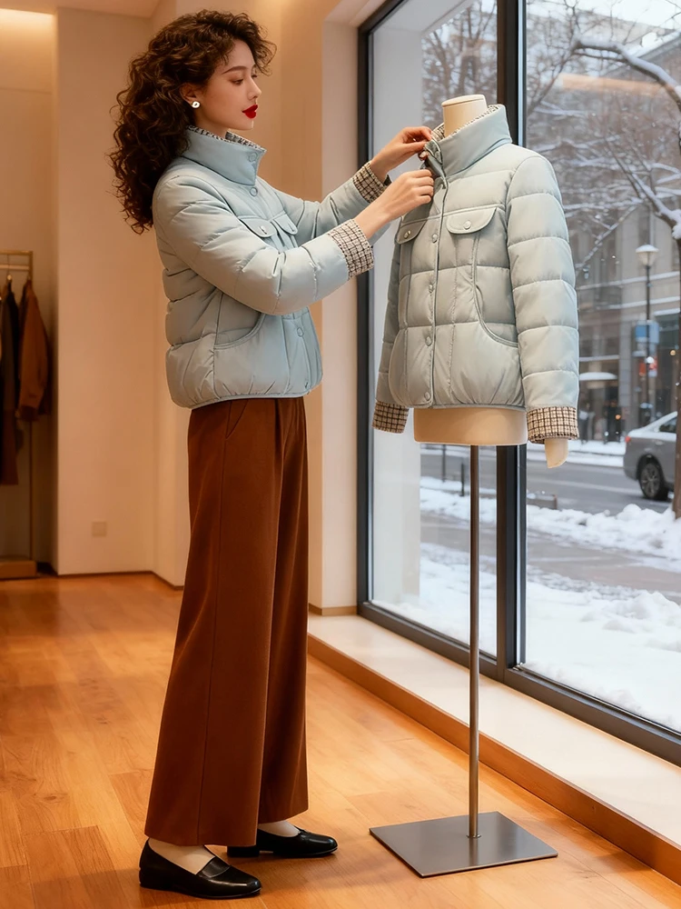 Женская утепленная куртка Warmth Plus с флисовой подкладкой, в корейском стиле, для повседневной носки, из утолщенного хлопка, прочная, модная, зимнее пальто
Женская утепленная куртка Warmth Plus с флисовой подкладкой, в корейском стиле, для повседневной носки, из утолщенного хлопка, прочная, модная, зимнее пальто