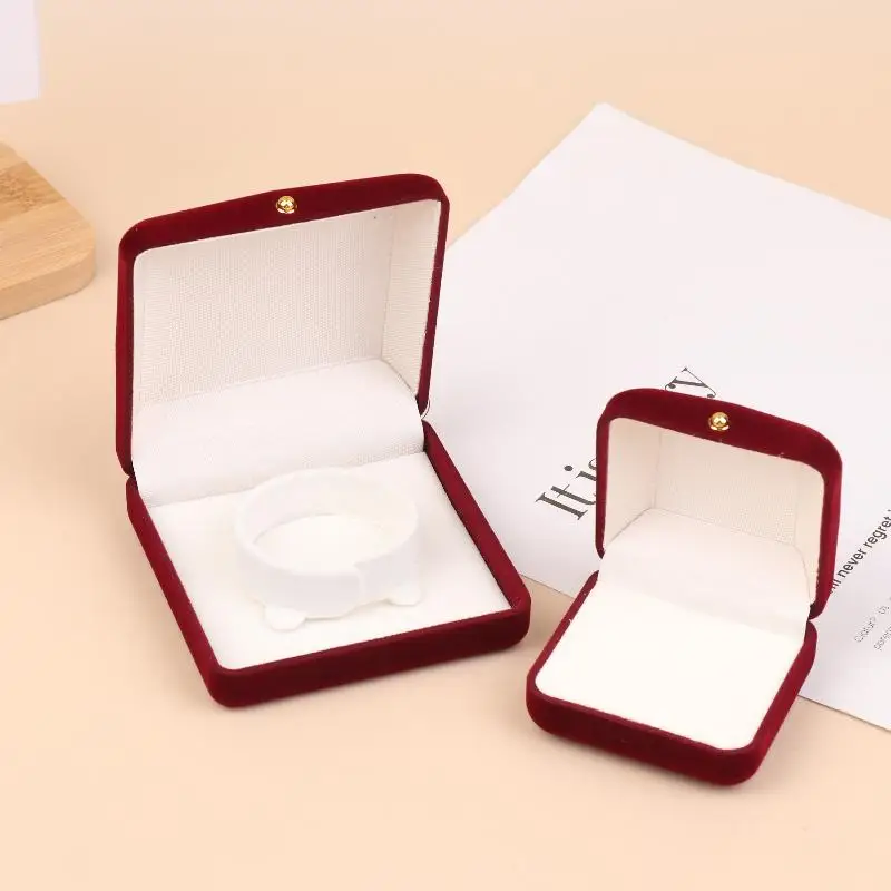 NEW Flocking Gold Buckle Jewelry Box Pendant Ring Necklace Earring Bracelet Display Storage Box Luxury Feelings Packaging Box
NEW Flocking Gold Buckle Jewelry Box Pendant Ring Necklace Earring Bracelet Display Storage Box Luxury Feelings Packaging Box