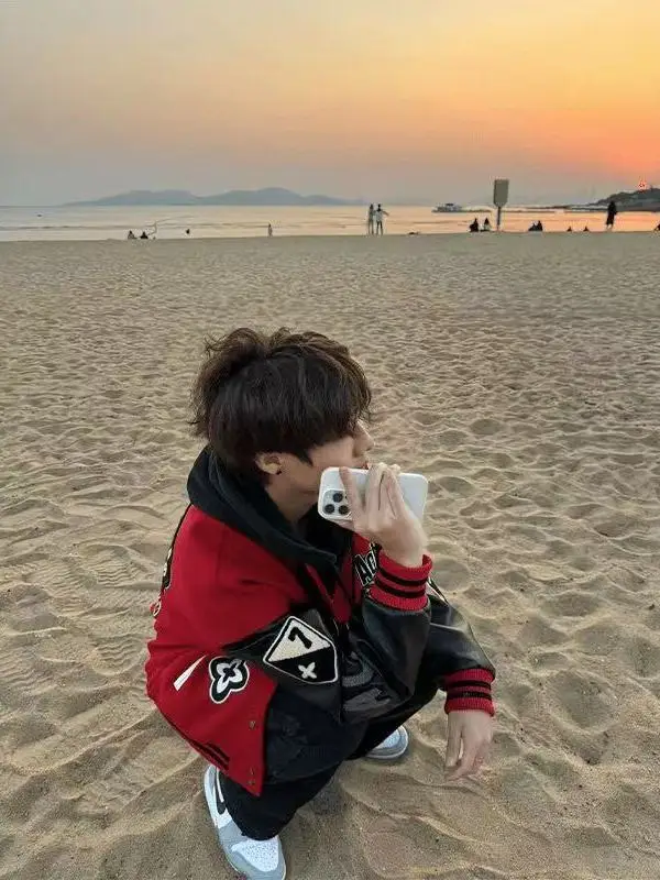 Мужская куртка с вышивкой букв American Sle Fce, осень-зима 2025 года, новое повседневное свободное бейсбольное пальто, верхняя одежда
Мужская куртка с вышивкой букв American Sle Fce, осень-зима 2025 года, новое повседневное свободное бейсбольное пальто, верхняя одежда