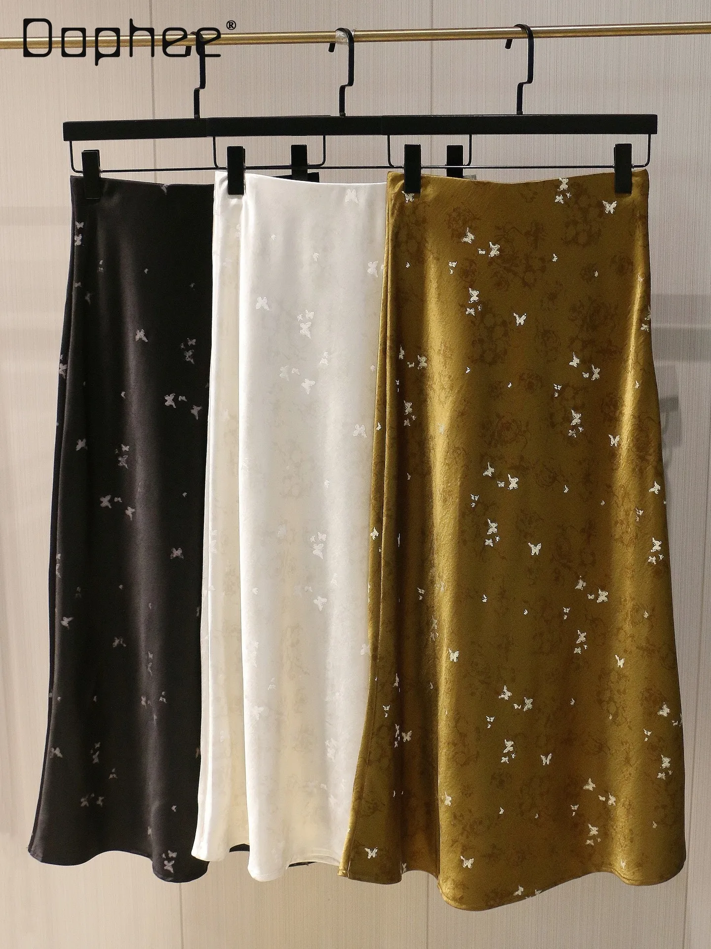 New Chinese Style Design Butterfly Jacquard Satin Skirt Women's High End High Waist Slim Long Skirt Retro Print Skirts Summer
New Chinese Style Design Butterfly Jacquard Satin Skirt Women's High End High Waist Slim Long Skirt Retro Print Skirts Summer