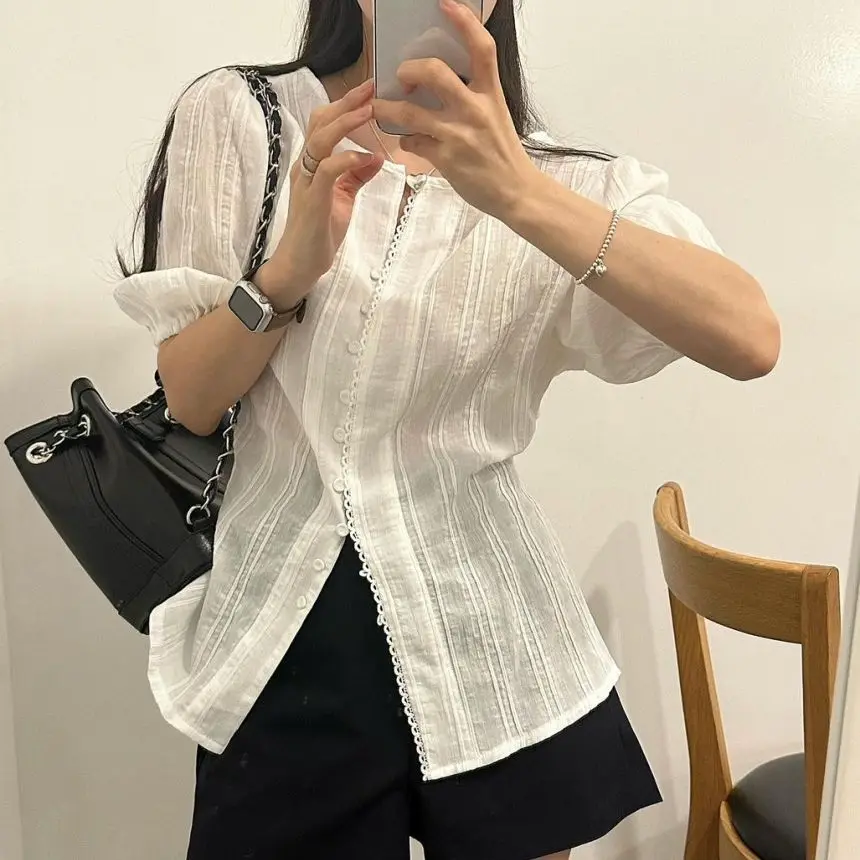 Round Collar Puff Sleeve Ruffle Single Row Button Cotton Jacquard Ribbon Short Sleeve Shirt
Round Collar Puff Sleeve Ruffle Single Row Button Cotton Jacquard Ribbon Short Sleeve Shirt