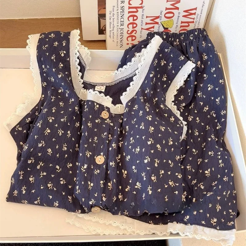 Korean Style Floral Lace Sleepwear Women's Summer Cloud Cotton Vest Shorts Set Girl Can Wear Outdoor Home Clothes
Korean Style Floral Lace Sleepwear Women's Summer Cloud Cotton Vest Shorts Set Girl Can Wear Outdoor Home Clothes