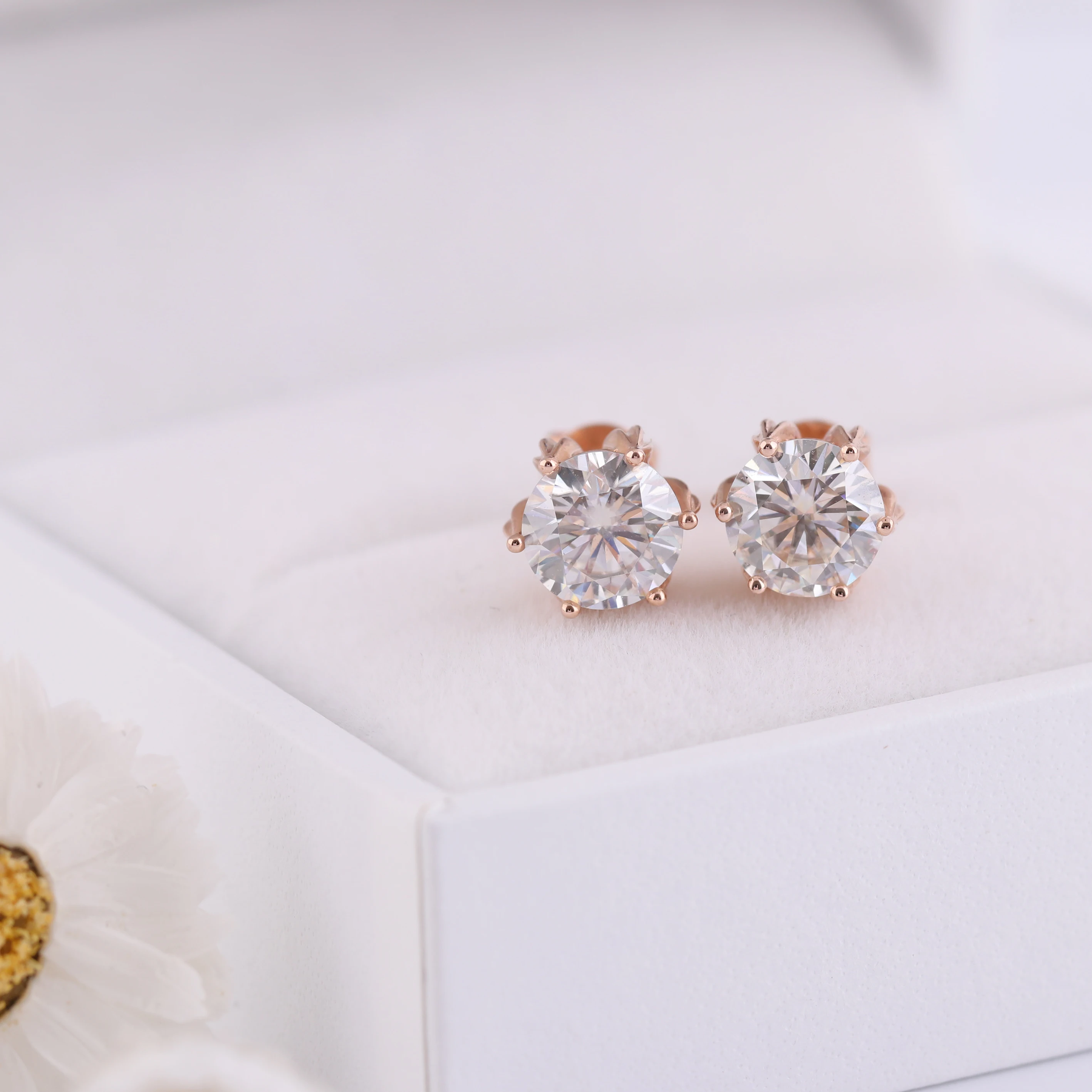 Seasons of Shine Solid 10K Rose Gold 2CTW 6.5mm F Color Cut Moissanite Stud Earring Push Back for Women Birthday Party Gift
Seasons of Shine Solid 10K Rose Gold 2CTW 6.5mm F Color Cut Moissanite Stud Earring Push Back for Women Birthday Party Gift