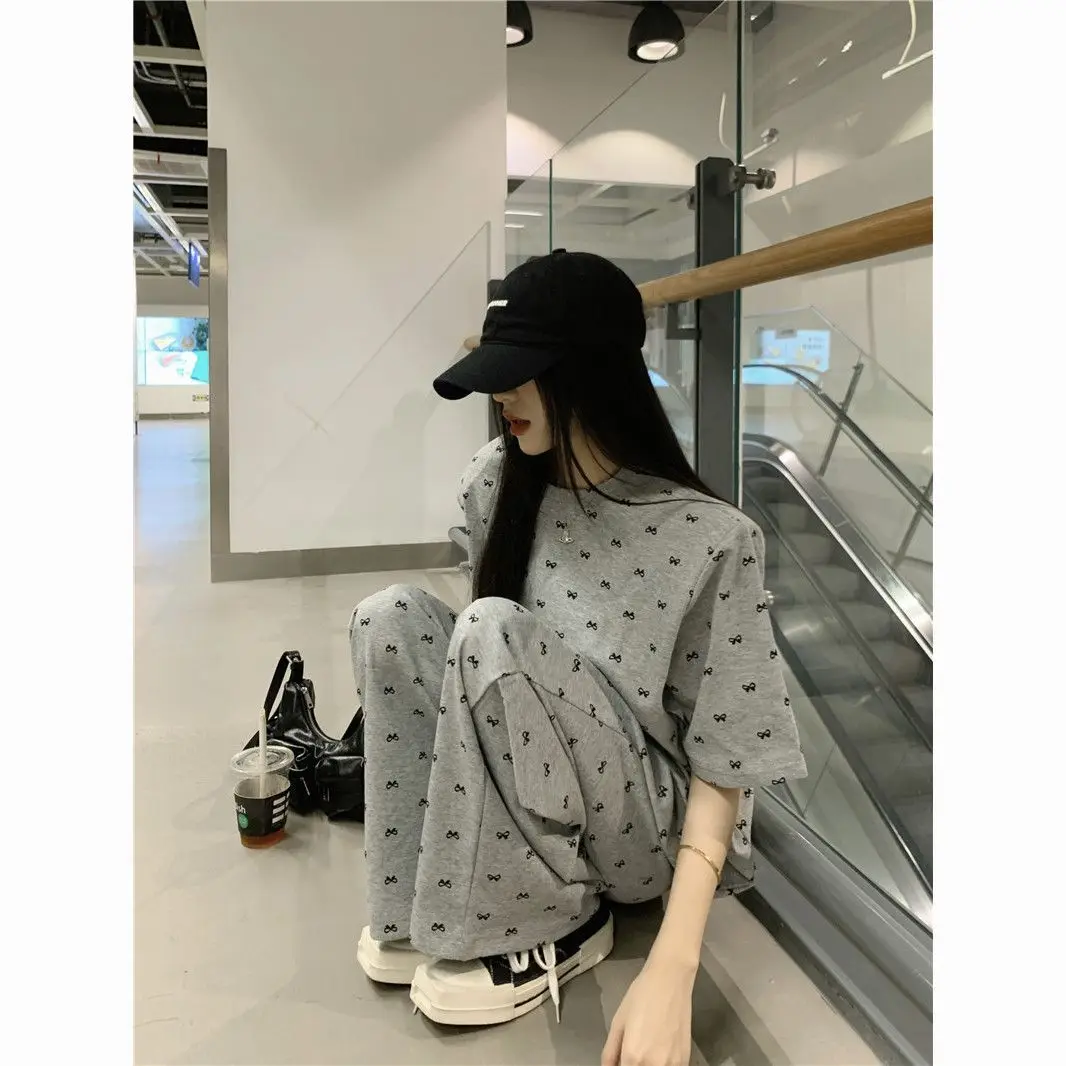 Large size set women's summer outfit gray full print trendy short sleeved T-shirt printed casual wide leg pants two-piece set
Large size set women's summer outfit gray full print trendy short sleeved T-shirt printed casual wide leg pants two-piece set