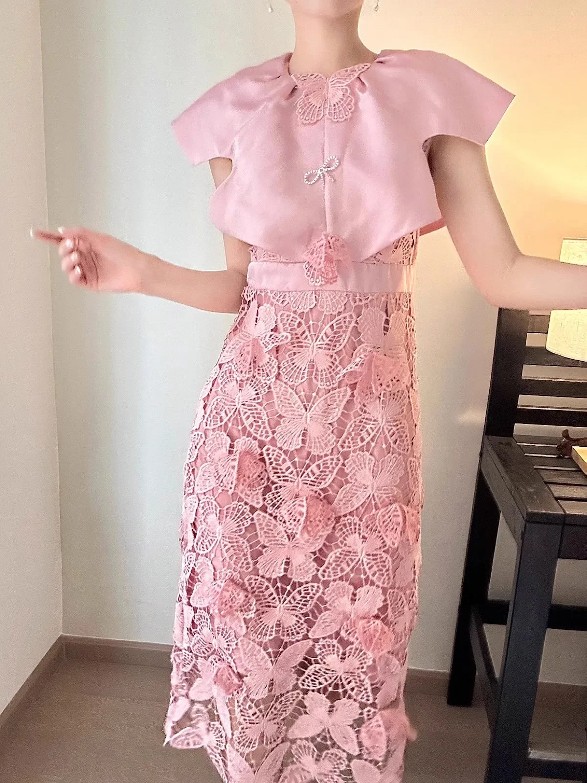 New Pink Lace Women Dress Bodycon Cloak Sleeve Party Dresses Ladies Hollow Out O-neck High Waisted Elegance Clothing Female
New Pink Lace Women Dress Bodycon Cloak Sleeve Party Dresses Ladies Hollow Out O-neck High Waisted Elegance Clothing Female