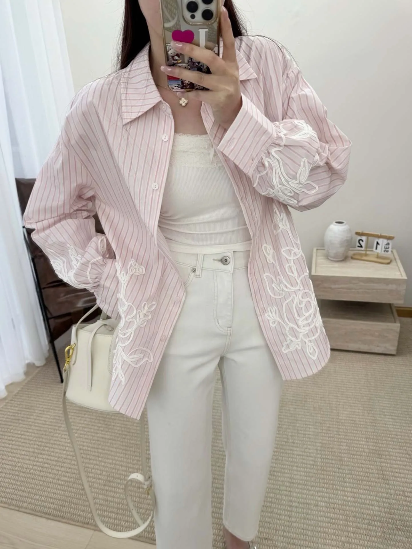 Pure Quality Spring Floral Embroidery Lantern Sleeve Soft Mist Pink Shirt Loose Fit Striped Casual Style Women's Shirt
Pure Quality Spring Floral Embroidery Lantern Sleeve Soft Mist Pink Shirt Loose Fit Striped Casual Style Women's Shirt