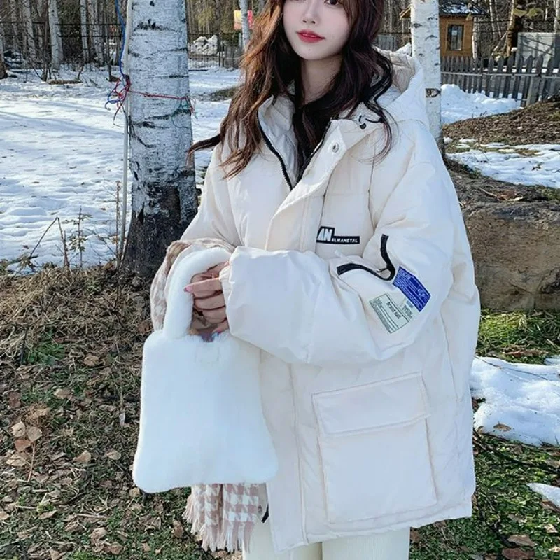 2023 New Women Down Cotton Coat Winter Bread Jacket Female Short Versatile Parkas Loose Thick Warm Outwear Hooded Overcoat
2023 New Women Down Cotton Coat Winter Bread Jacket Female Short Versatile Parkas Loose Thick Warm Outwear Hooded Overcoat