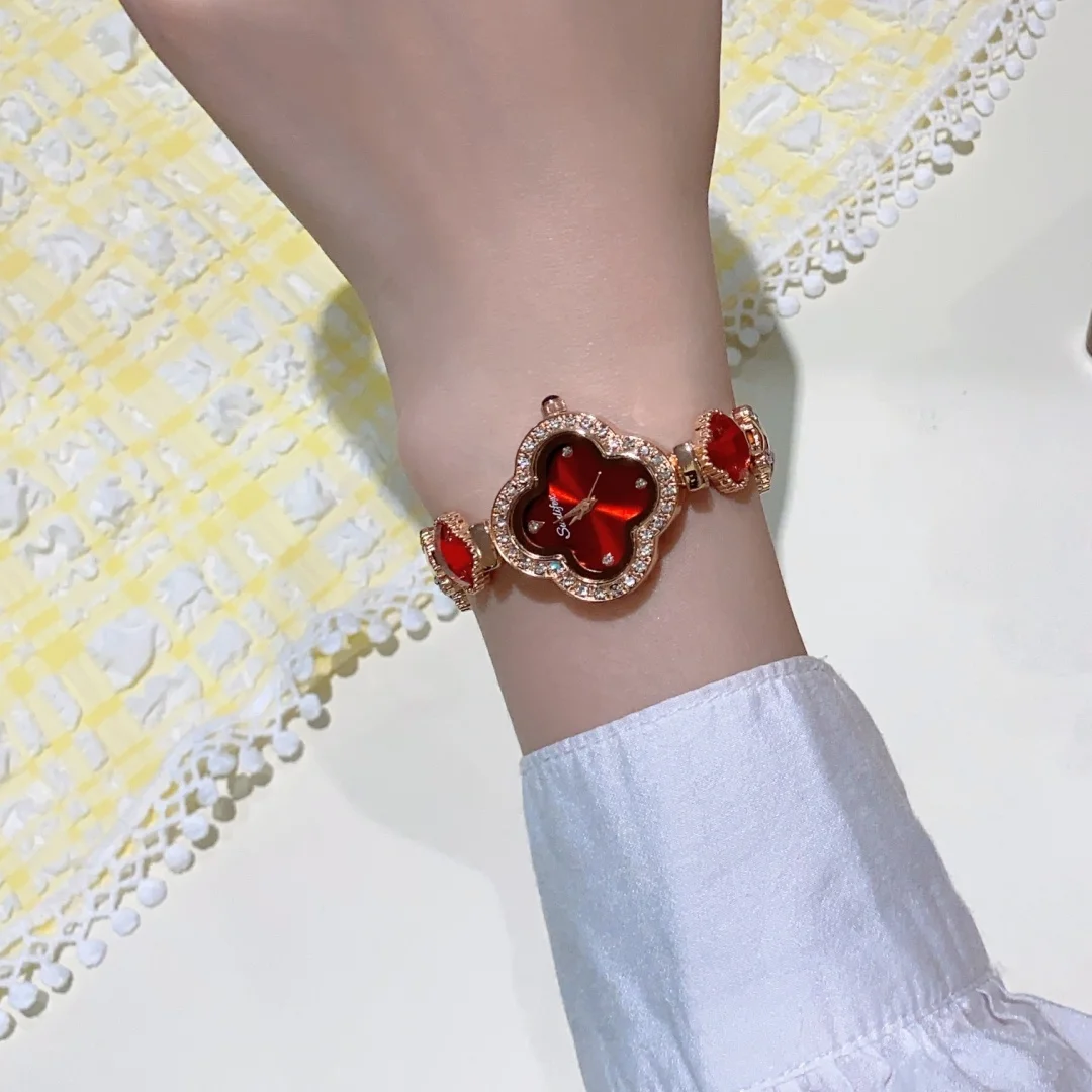 Light Luxury Diamond Inlaid Female Watch Ladies Fashion Quartz Bracelet Wristwatch Fashion Clover bracelet Women's Watches
Light Luxury Diamond Inlaid Female Watch Ladies Fashion Quartz Bracelet Wristwatch Fashion Clover bracelet Women's Watches