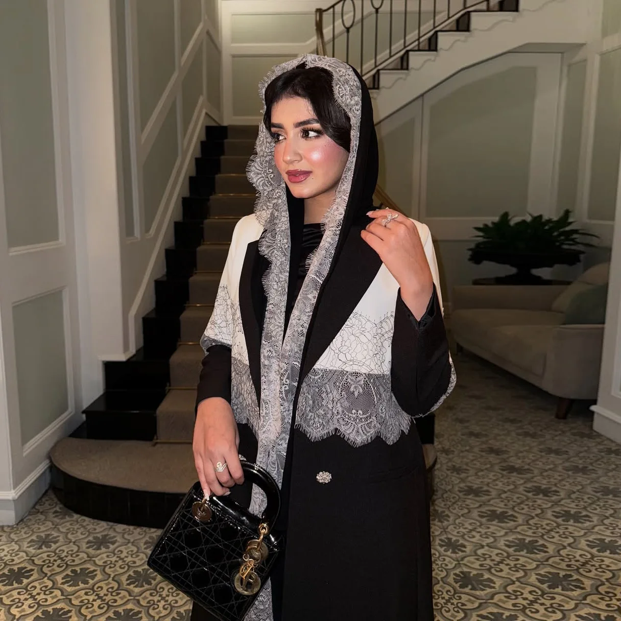 Ramadan Islamic Muslim Dubai Modest New Coat Lace Lace Splicing Headscarf Flip Collar Big Robe Outer Wear Women's Clothing
Ramadan Islamic Muslim Dubai Modest New Coat Lace Lace Splicing Headscarf Flip Collar Big Robe Outer Wear Women's Clothing