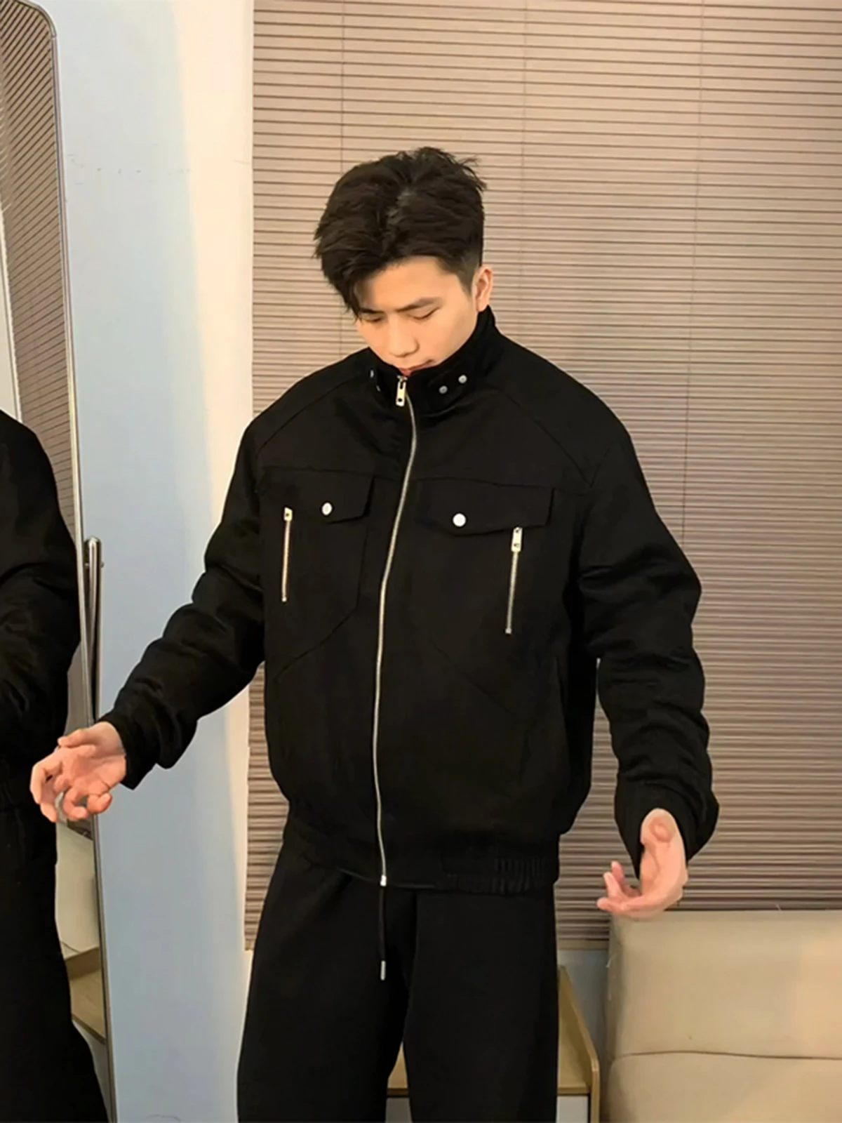 Black Short Stand Collar Jacket Men's Spring Autumn American Retro Style Cleanfit Workwear Coat Loose Fit Polyester Fiber
Black Short Stand Collar Jacket Men's Spring Autumn American Retro Style Cleanfit Workwear Coat Loose Fit Polyester Fiber