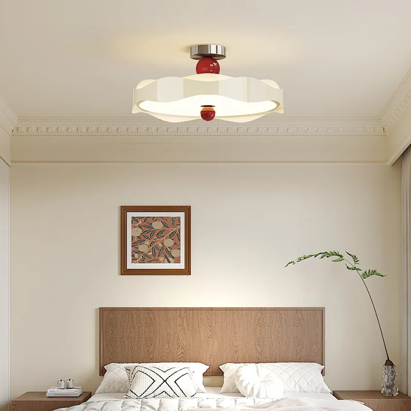 French antique bedroom chandelier cream wind French retro walnut pattern master bedroom
French antique bedroom chandelier cream wind French retro walnut pattern master bedroom