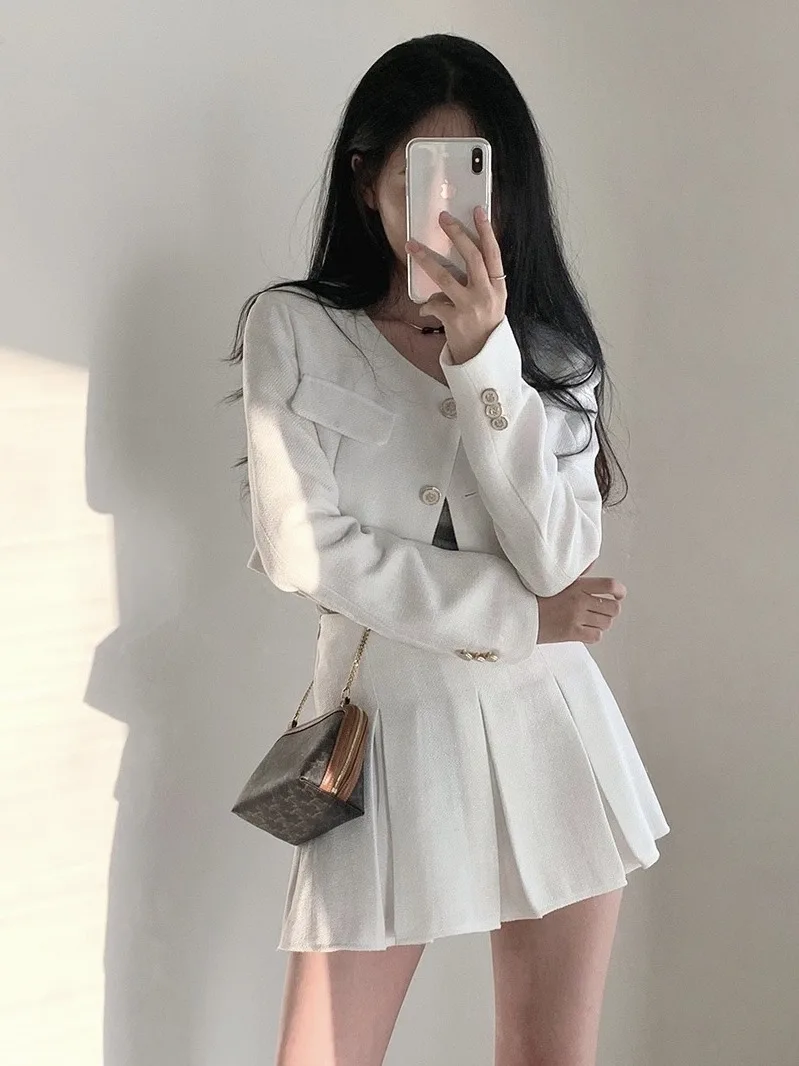 Chic Autumn Winter ort Quilted oulder Pad Jaet with A-Line Pleated Skirt Set Ele Versatile Sweet Sle Women's...
Chic Autumn Winter ort Quilted oulder Pad Jaet with A-Line Pleated Skirt Set Ele Versatile Sweet Sle Women's...