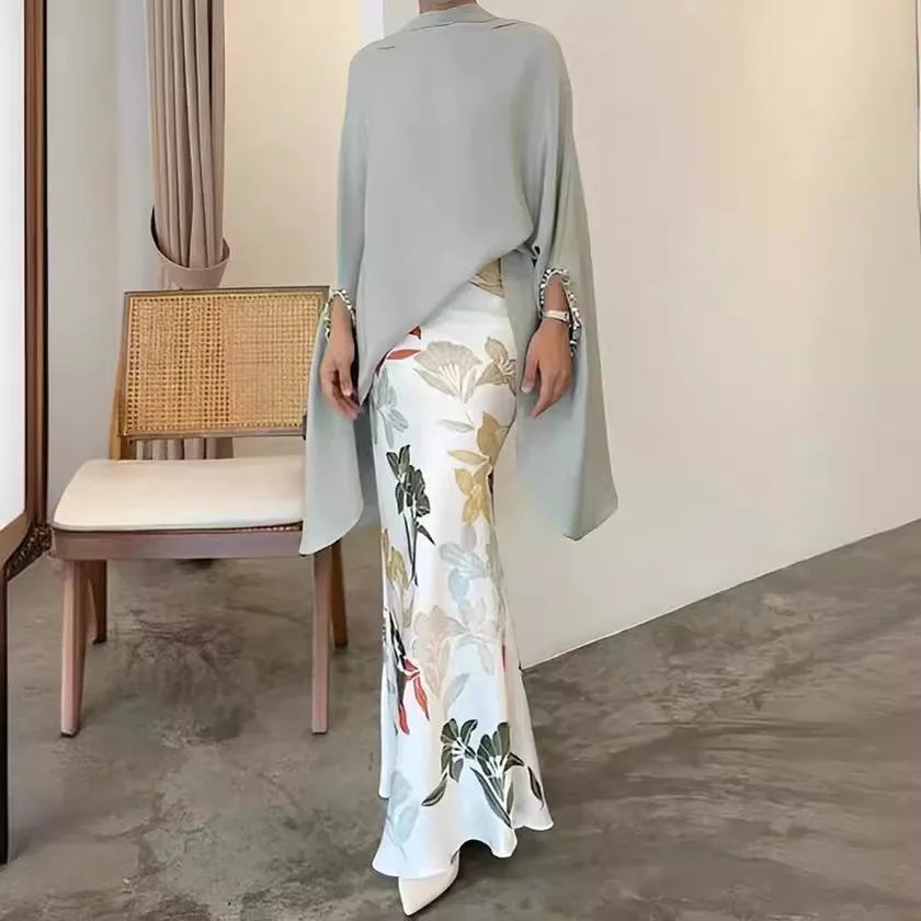 Retro Printed Two-Piece Set Women's Spring Round Neck Bat Sleeve Asymmetric Top Pullover Tight Skirt Set Office Women's Set
Retro Printed Two-Piece Set Women's Spring Round Neck Bat Sleeve Asymmetric Top Pullover Tight Skirt Set Office Women's Set