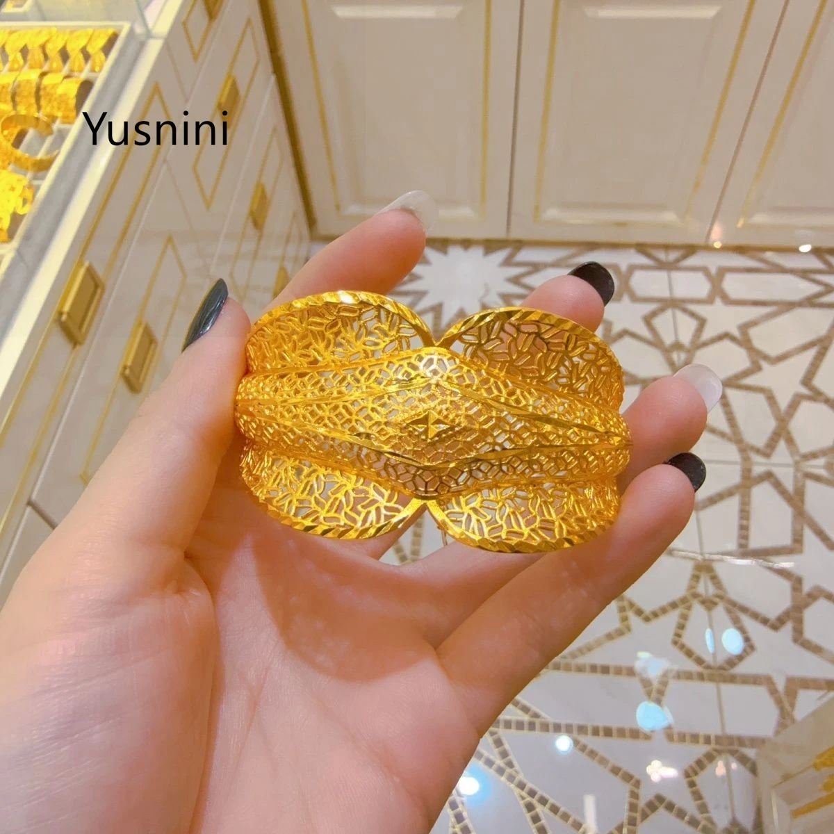 New French Dubai Fashion High-End 24K Gold Plated Bracelet, Exquisite Engagement Party Jewelry for Your Beloved 888
New French Dubai Fashion High-End 24K Gold Plated Bracelet, Exquisite Engagement Party Jewelry for Your Beloved 888