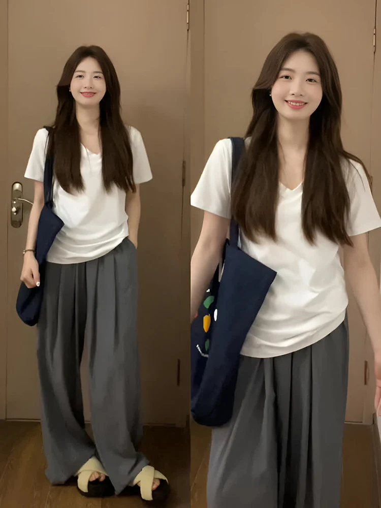 Summer Casual Set Women's Comfortable Loose Style Two-Piece Suit V-Neck Short Sleeve Long Pants Fashionable Lazy Style Outfit
Summer Casual Set Women's Comfortable Loose Style Two-Piece Suit V-Neck Short Sleeve Long Pants Fashionable Lazy Style Outfit
