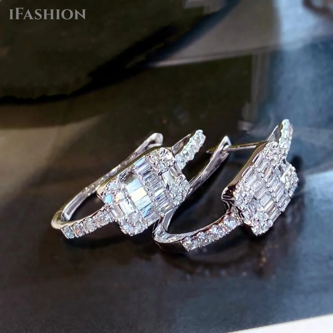 IFASHION 0.80CT Diamond Earrings T-Square for Women Solid 18K Gold Cut Diamond Hoop Earrings for Engagement Christmas Presen
IFASHION 0.80CT Diamond Earrings T-Square for Women Solid 18K Gold Cut Diamond Hoop Earrings for Engagement Christmas Presen