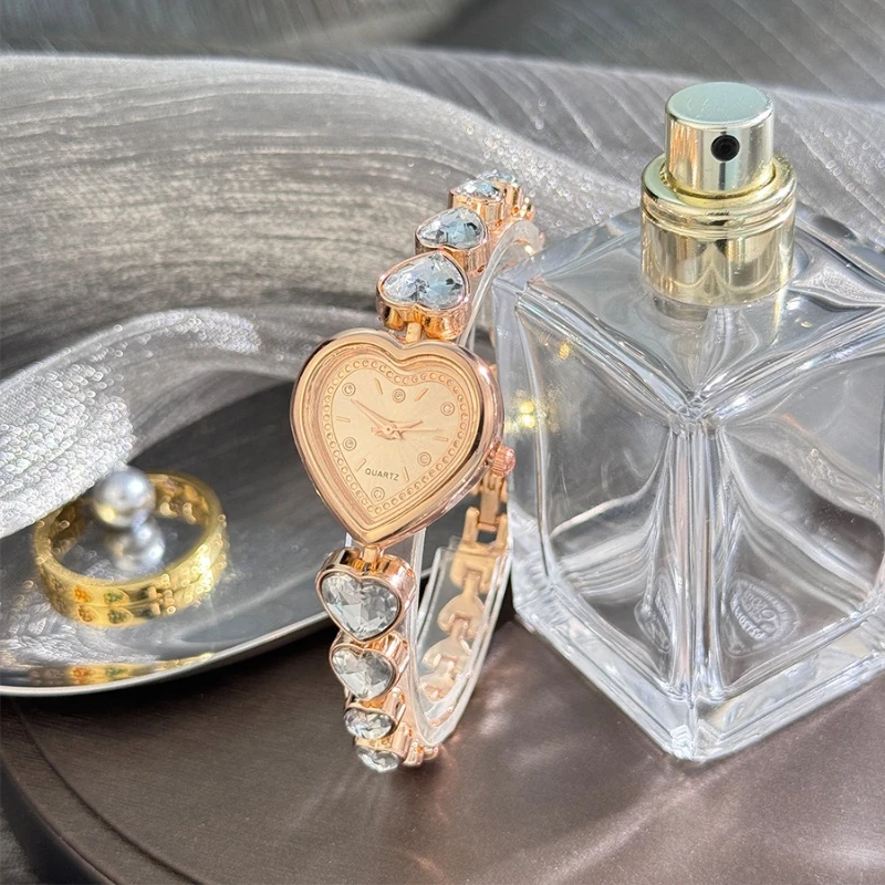 Женские часы, маленькие серебряные кварцевые часы в форме любви с натуральной рудой, роскошные винтажные женские часы-браслет для женщин
Женские часы, маленькие серебряные кварцевые часы в форме любви с натуральной рудой, роскошные винтажные женские часы-браслет для женщин