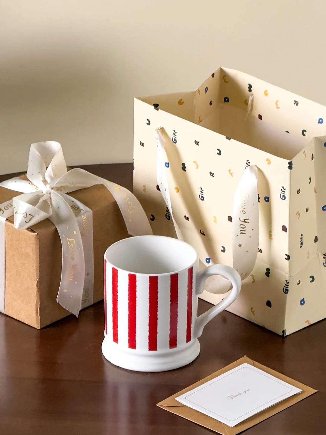 Романтические кружки Cerc: Большие, милые кофейные чашки с высокой эстетической ценностью, геометрическим узором, в подарочной упаковке
Романтические кружки Cerc: Большие, милые кофейные чашки с высокой эстетической ценностью, геометрическим узором, в подарочной упаковке