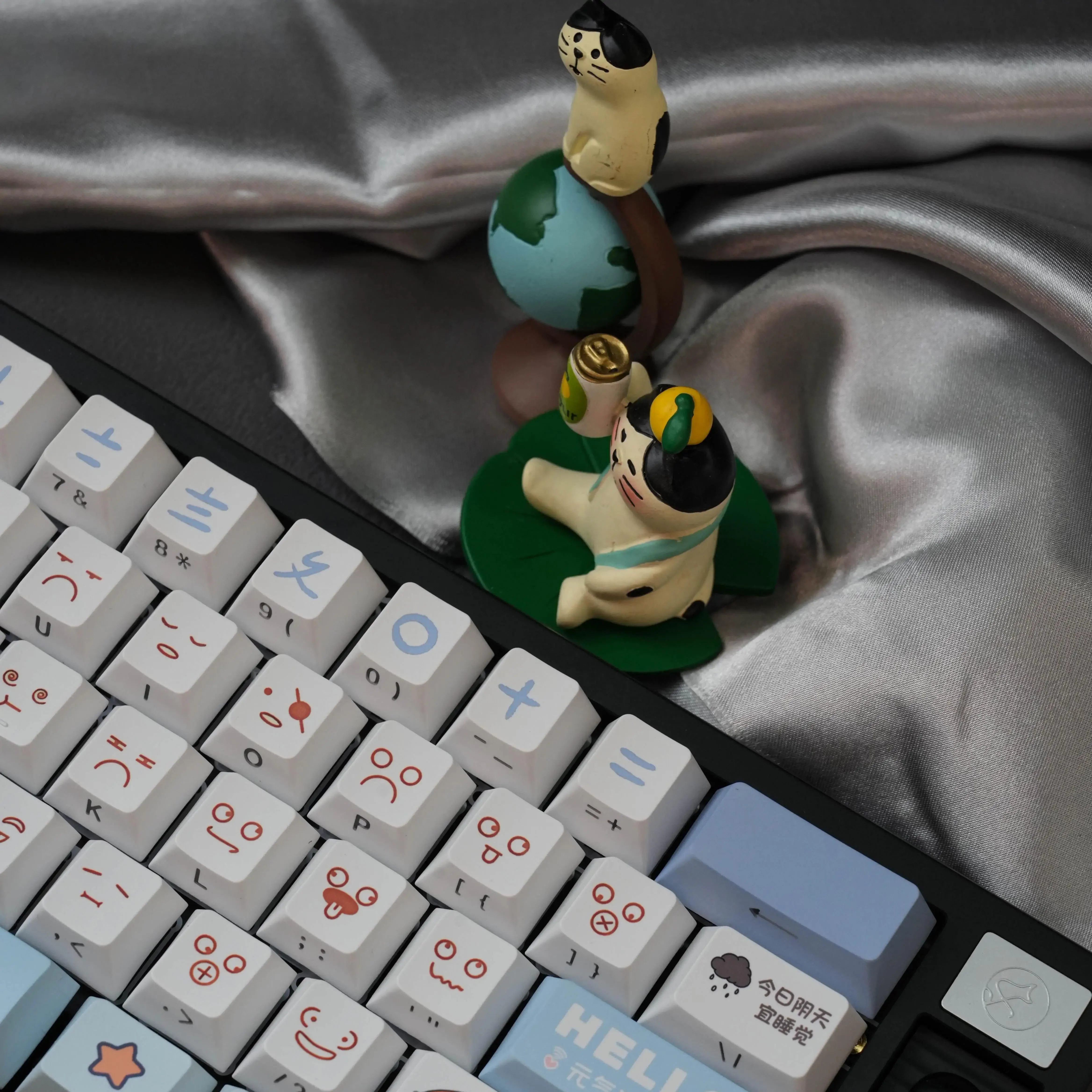 Today's mood mechanical keyboard PBT keycap five-sided hot sublimation original side engraving
Today's mood mechanical keyboard PBT keycap five-sided hot sublimation original side engraving
