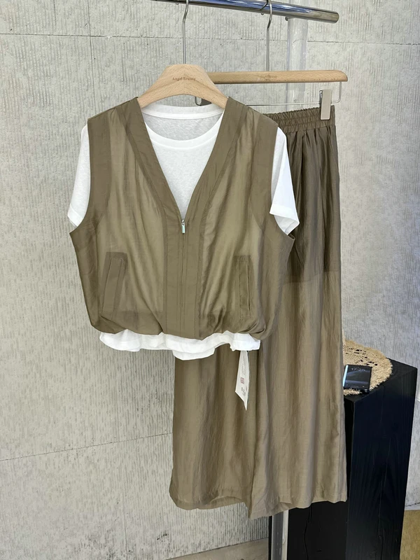 Elegant Loose Two-Piece Set Summer 2026 Women's T-Shirt Top with Inner Casual Pants Fashionable Transparent Design
Elegant Loose Two-Piece Set Summer 2026 Women's T-Shirt Top with Inner Casual Pants Fashionable Transparent Design