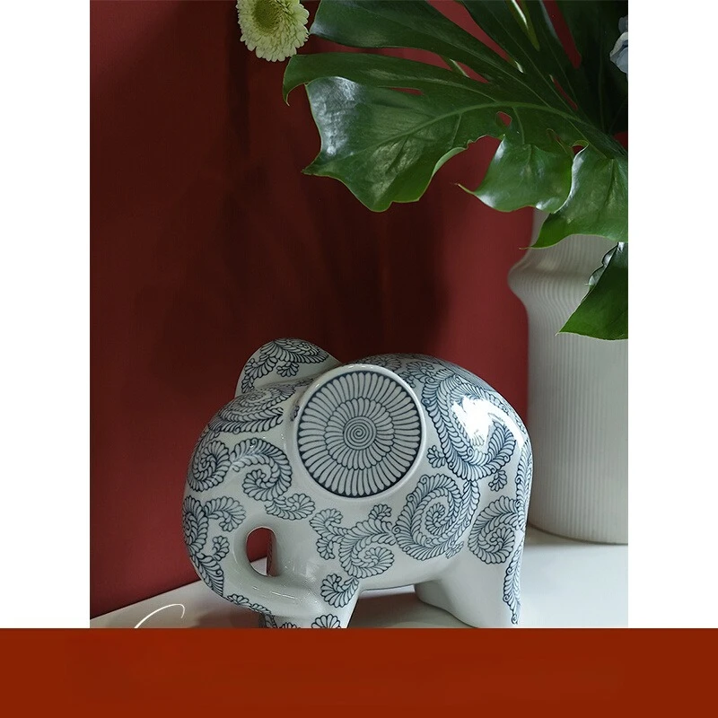 Blue and white porcelain ceramics, auspicious objects, living room desktop decoration ornaments, home gifts
Blue and white porcelain ceramics, auspicious objects, living room desktop decoration ornaments, home gifts