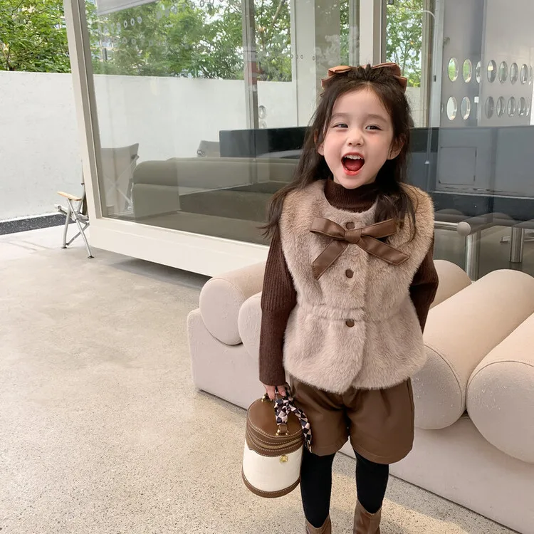 Girls Suits Children 2024 New Autumn Winter Collection Sweater and Vest and Pants Three-piece Set Clothes Korean Simple Style
Girls Suits Children 2024 New Autumn Winter Collection Sweater and Vest and Pants Three-piece Set Clothes Korean Simple Style