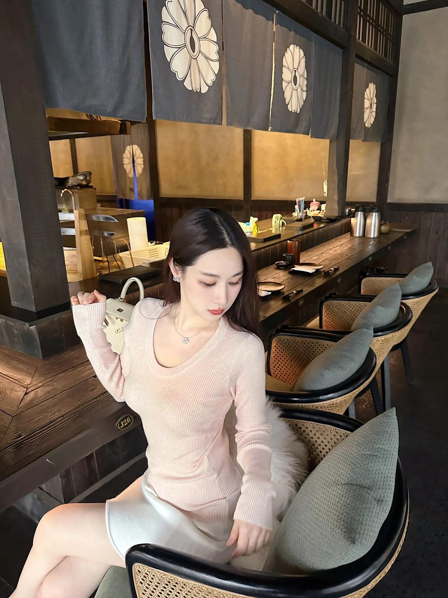 Pink Pure Desire Slim Fit Long Sve Knitted Base irt U-Ne round Ne Dear Zhazha Commute Sle Korean Version Knitwear
Pink Pure Desire Slim Fit Long Sve Knitted Base irt U-Ne round Ne Dear Zhazha Commute Sle Korean Version Knitwear