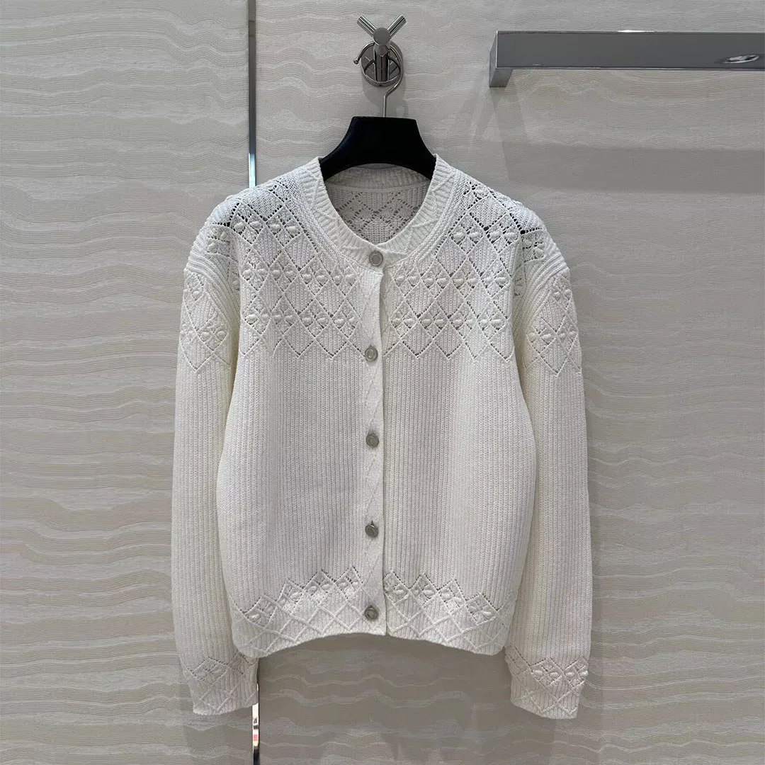 Новинка 2023 года, весенняя мода, вязаный крючком свитер, женский однобортный однобортный свитер с круглым вырезом и длинными рукавами, ажурный узор Argyle, кардиганы
Новинка 2023 года, весенняя мода, вязаный крючком свитер, женский однобортный однобортный свитер с круглым вырезом и длинными рукавами, ажурный узор Argyle, кардиганы