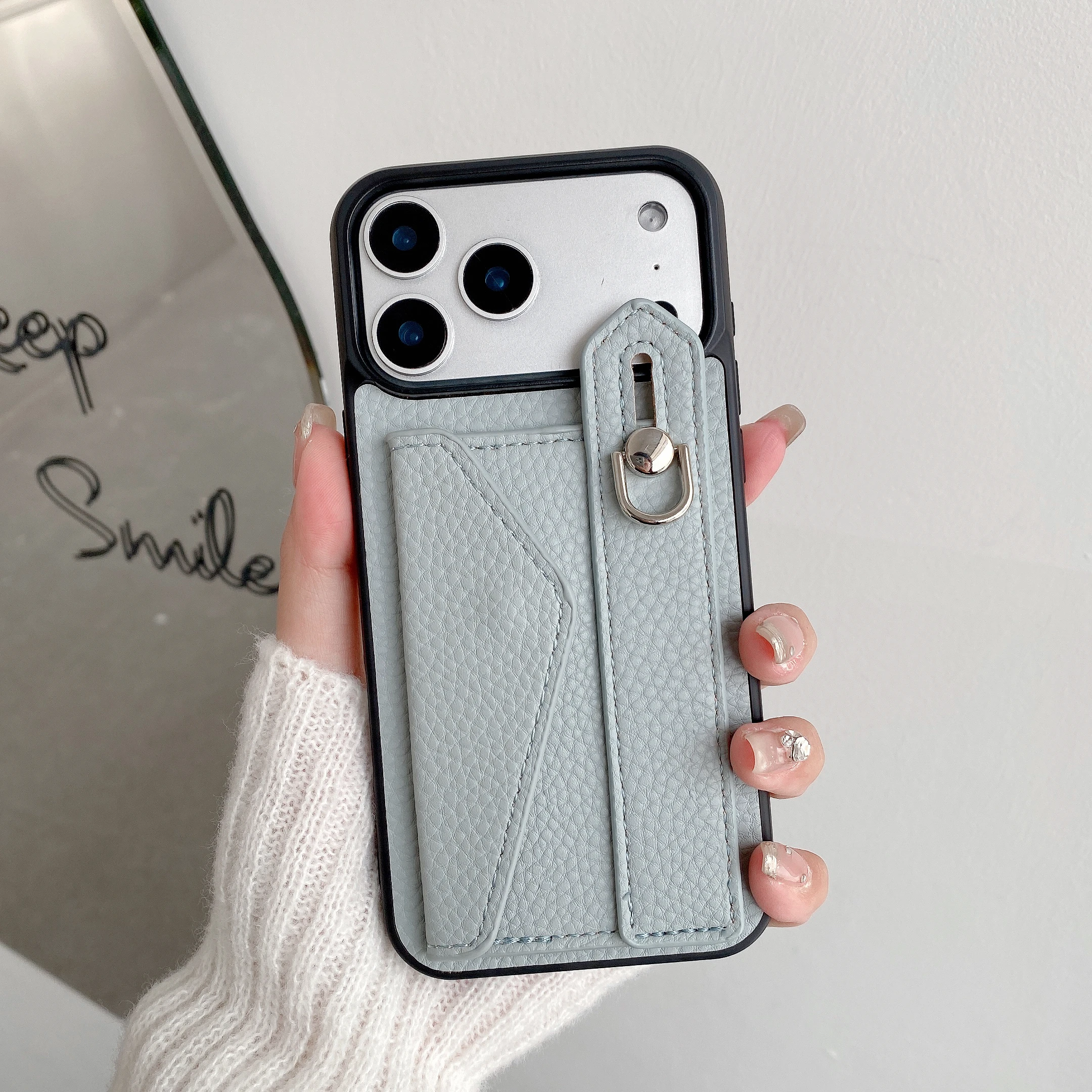 Кожаный чехол-кошелек с карманами личи и браслетами для iPhone 17 Pro Max 16 Plus 15 14 13, противоударный тонкий чехол-сумка
Кожаный чехол-кошелек с карманами личи и браслетами для iPhone 17 Pro Max 16 Plus 15 14 13, противоударный тонкий чехол-сумка