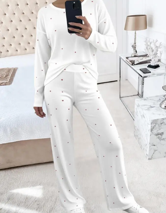 Autumn and Winter Women's 2 Piece Pajama Set Heart Print Long Sleeve Round Neck Shirt and Casual Wide Leg Pants Lounge Set
Autumn and Winter Women's 2 Piece Pajama Set Heart Print Long Sleeve Round Neck Shirt and Casual Wide Leg Pants Lounge Set