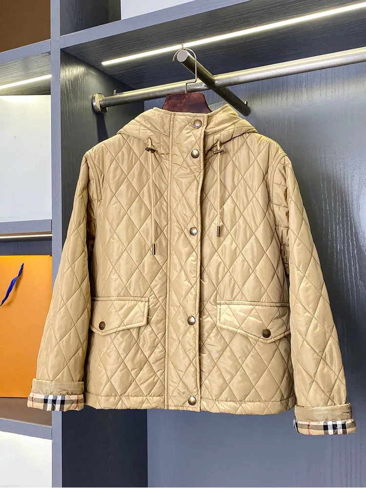 British Style Short Cotton Jacket Coat with Hood Zipper Versatile Autumn Winter New Arrival Women's Fashion Outerwear
British Style Short Cotton Jacket Coat with Hood Zipper Versatile Autumn Winter New Arrival Women's Fashion Outerwear
