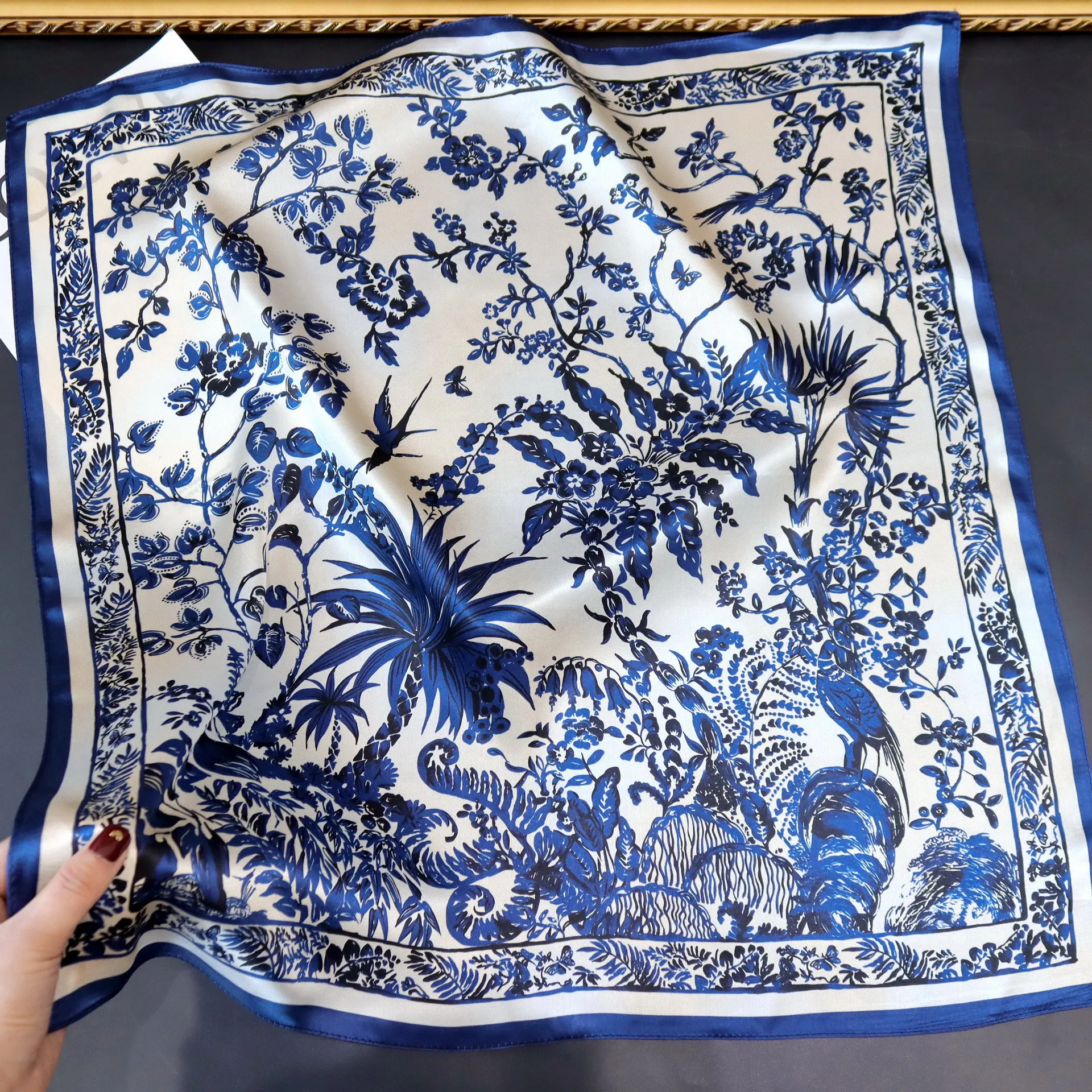 Designers Silk Hair Scarf Women Luxury Summer Small Shawl Square Neck Bandanas Bag Hand Accessories Women Foulard Femme 65cm
Designers Silk Hair Scarf Women Luxury Summer Small Shawl Square Neck Bandanas Bag Hand Accessories Women Foulard Femme 65cm