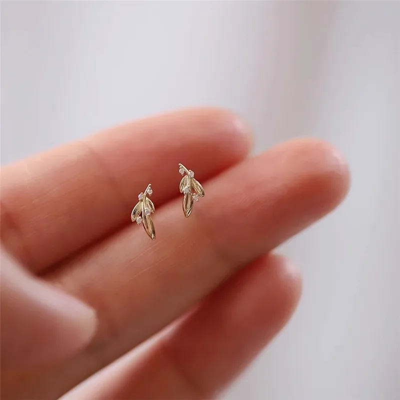 925 Sterling Silver Electroplated 14K Gold Shiny Leaf Zircon Stud Earrings For Women Creative Minimalist Birthday Gift Jewelry
925 Sterling Silver Electroplated 14K Gold Shiny Leaf Zircon Stud Earrings For Women Creative Minimalist Birthday Gift Jewelry