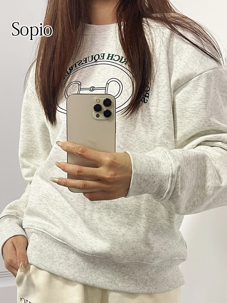 Letter Lock Button Printed Fleece Winter Sweatshirt For Women 2024 Fashion Streetwear Luxury Pullover 100% Cotton Simple Tops
Letter Lock Button Printed Fleece Winter Sweatshirt For Women 2024 Fashion Streetwear Luxury Pullover 100% Cotton Simple Tops