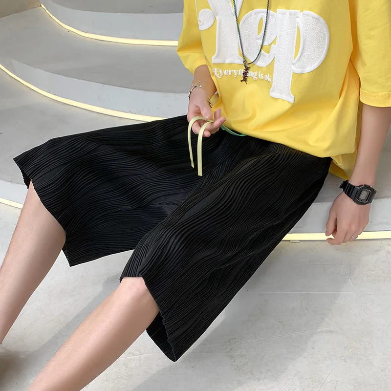 Shorts men's summer striped trend loose solid color beach pants trendy brand Hong Kong style casual five quarter pants
Shorts men's summer striped trend loose solid color beach pants trendy brand Hong Kong style casual five quarter pants