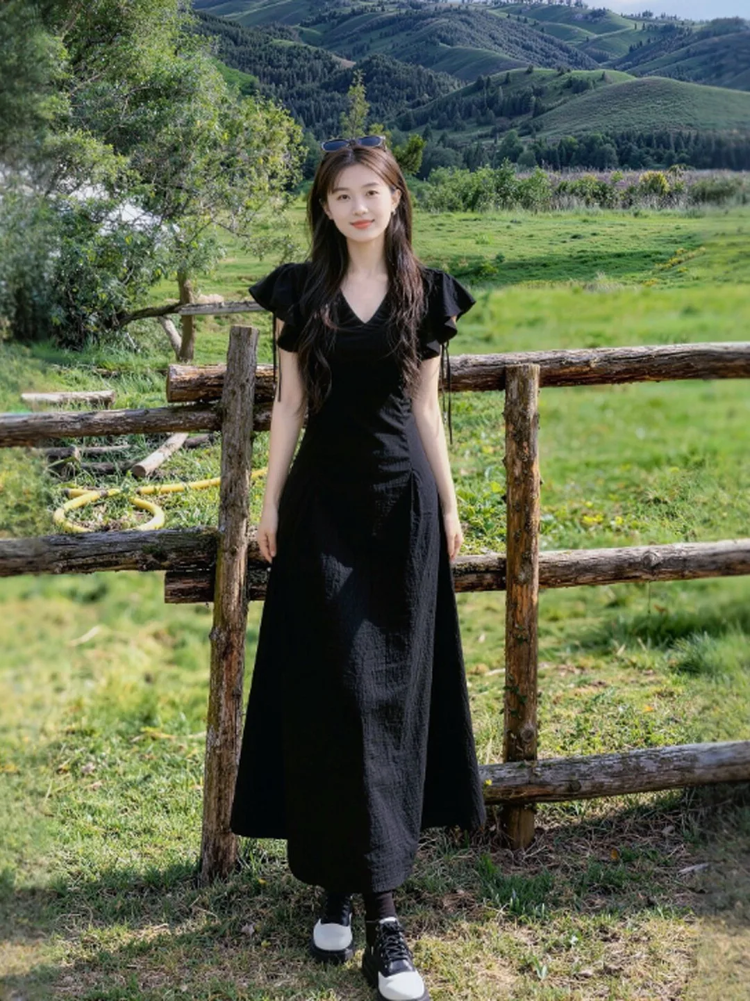 Slimming Effect V-Neck Waist-Cinching Black Summer Dress Fashionable Korean Style High Waist Short Sleeve Women's Dress
Slimming Effect V-Neck Waist-Cinching Black Summer Dress Fashionable Korean Style High Waist Short Sleeve Women's Dress
