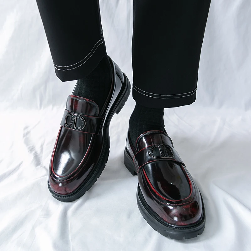 Men Business and Leisure Height Increasing Loafers Patent Leather Metal Thick Sole Exquisite and Fashionable Wedding Shoes
Men Business and Leisure Height Increasing Loafers Patent Leather Metal Thick Sole Exquisite and Fashionable Wedding Shoes