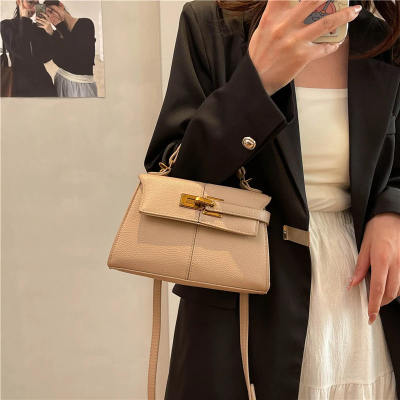 Korean Style Niche Trend Women's Crossbody Bag Exquisite Unique Belt Buckle Design Square Bag Ladies Single Shoulder Handbag
Korean Style Niche Trend Women's Crossbody Bag Exquisite Unique Belt Buckle Design Square Bag Ladies Single Shoulder Handbag