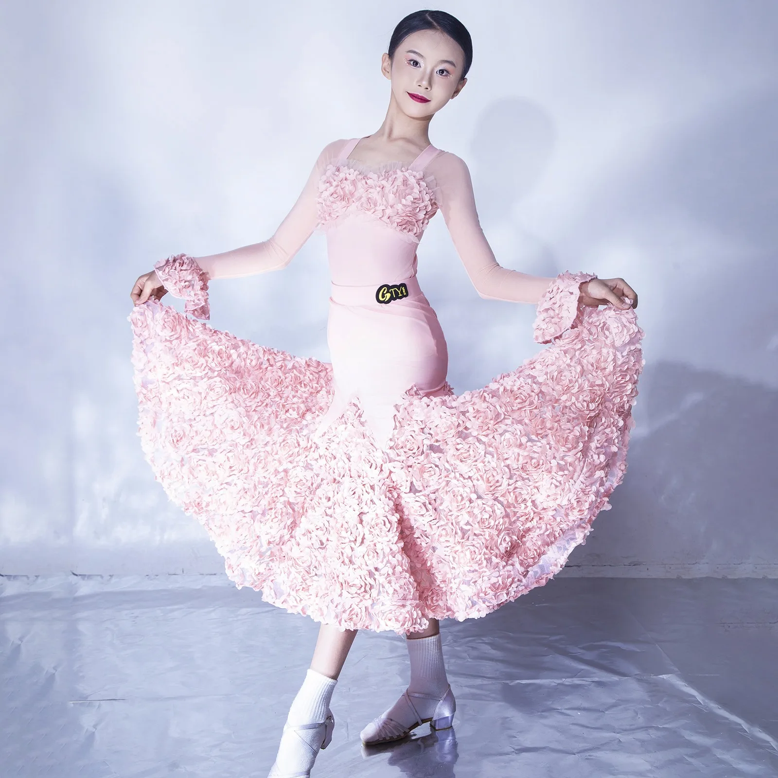 2025 Girls Ballroom Dance Performance Costume Pink Flower Dress Competition Clothing Waltz Clothes Latin Dance Dress DNV23580
2025 Girls Ballroom Dance Performance Costume Pink Flower Dress Competition Clothing Waltz Clothes Latin Dance Dress DNV23580