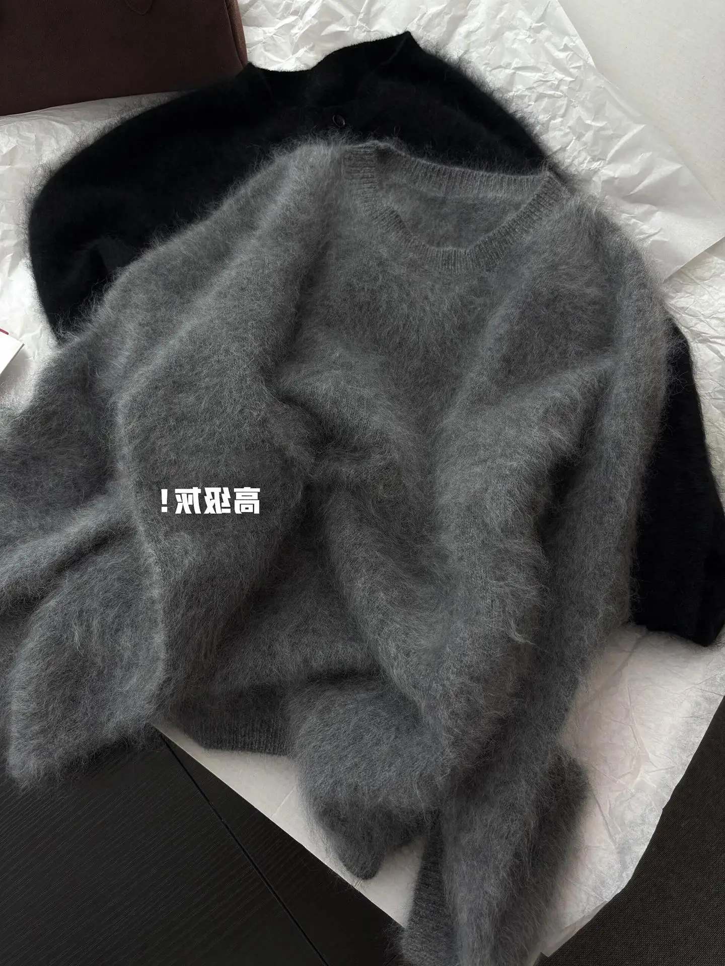 Женский зимний свитер на шерстяной подкладке премиум-класса, новый удобный мягкий теплый вязаный свитер с внутренней стороны, свободный крой для поездок на работу...
Женский зимний свитер на шерстяной подкладке премиум-класса, новый удобный мягкий теплый вязаный свитер с внутренней стороны, свободный крой для поездок на работу...